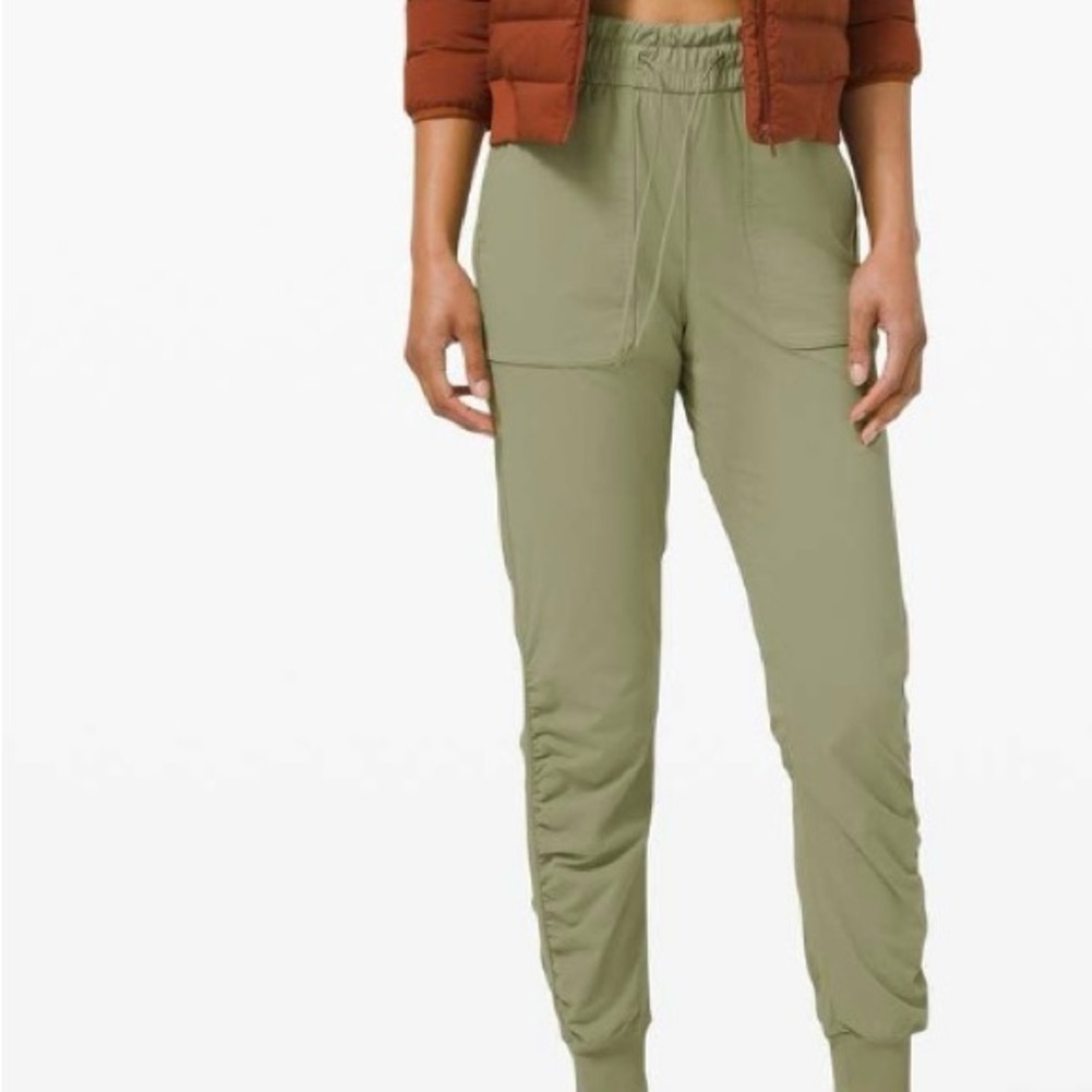 2020-Lululemon Beyond the Studio Jogger
Rosemary Green size 6